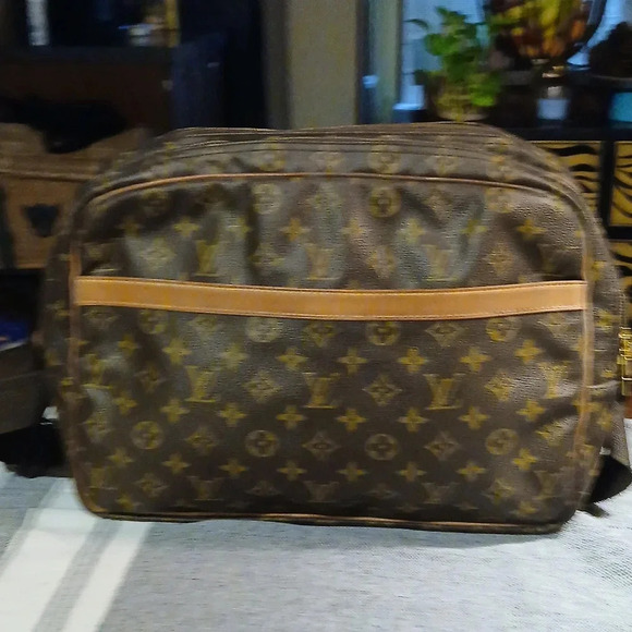 AUTHENTIC LOUIS VUITTON MONOGRAM DOUBLE COMARTMENT TRAVEL BAG. - Picture 1 of 16